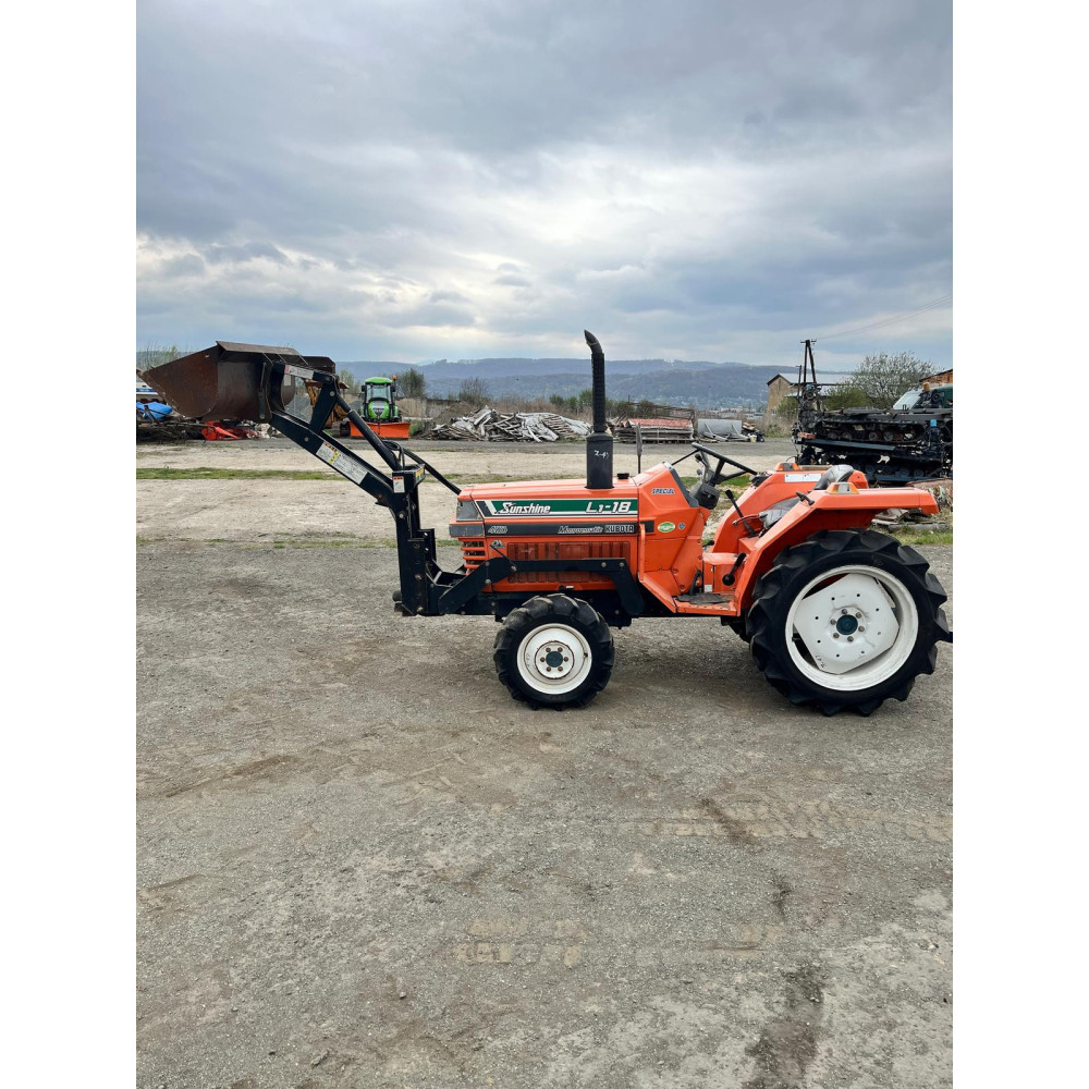 Kubota L1-18 s čelným nakladačom