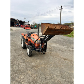 Kubota L1-18 s čelným nakladačom